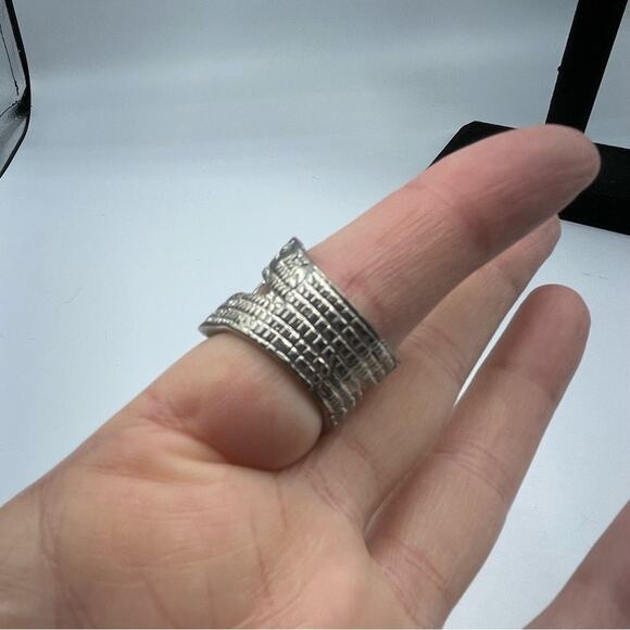 Silver Tone Twist Chunky Ring Band Size 7 - Picture 4 of 7